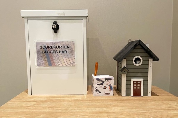 Scorekortslåda i damrummet