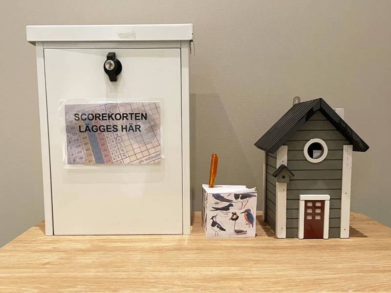 Scorekortslåda i damrummet